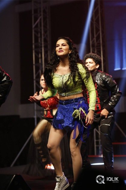 Sunny-Leone-at-Rogue-Movie-Audio-Launch